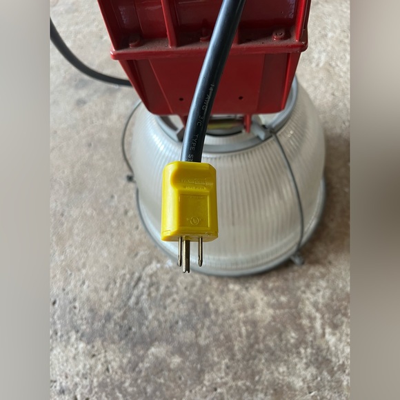 INDUSTRIAL LIGHT FIXTURE - Picture 5 of 10